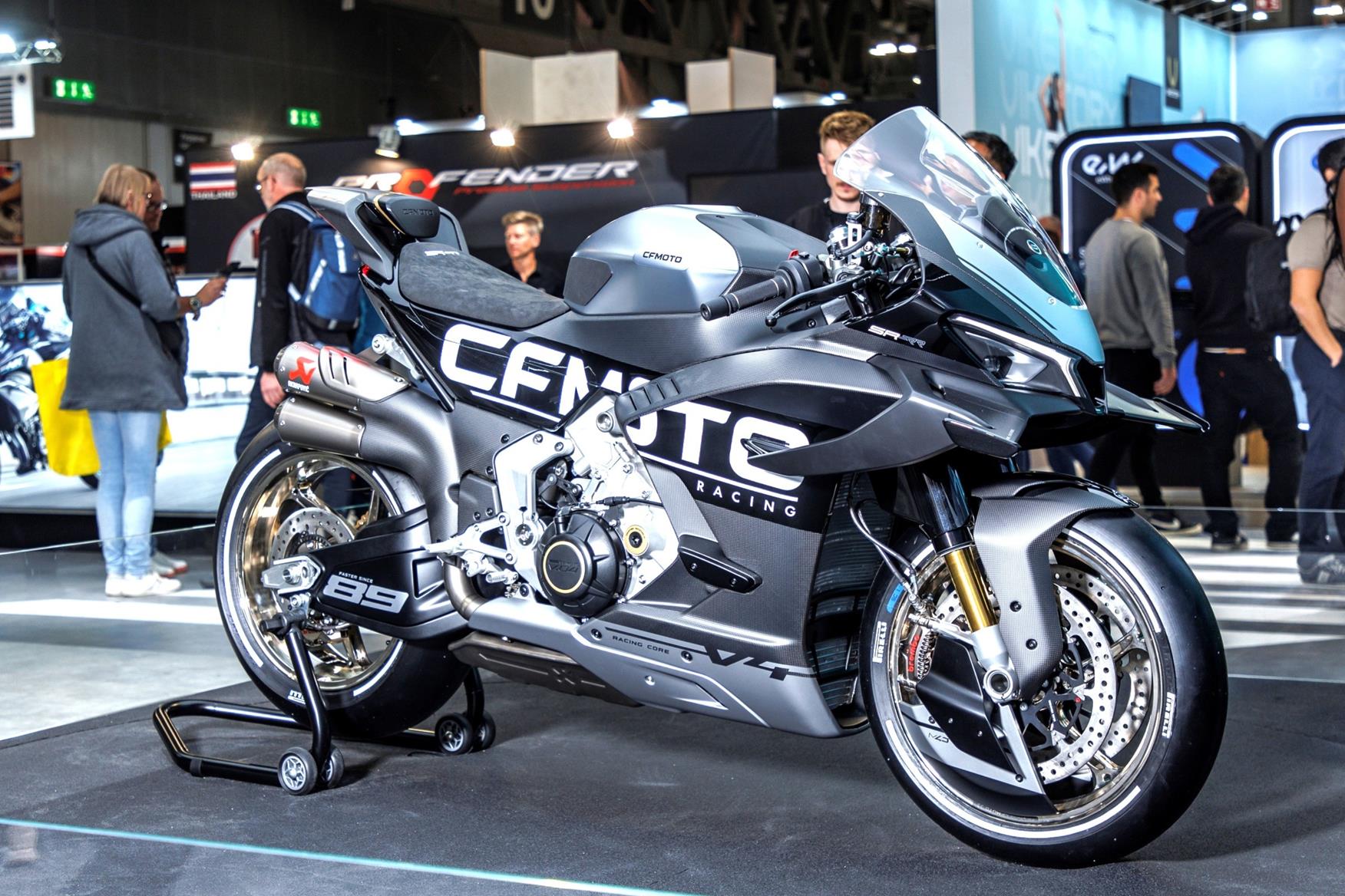 Ο V4 της CFMoto αποκαλύπτει τις τεχνικές του λύσεις