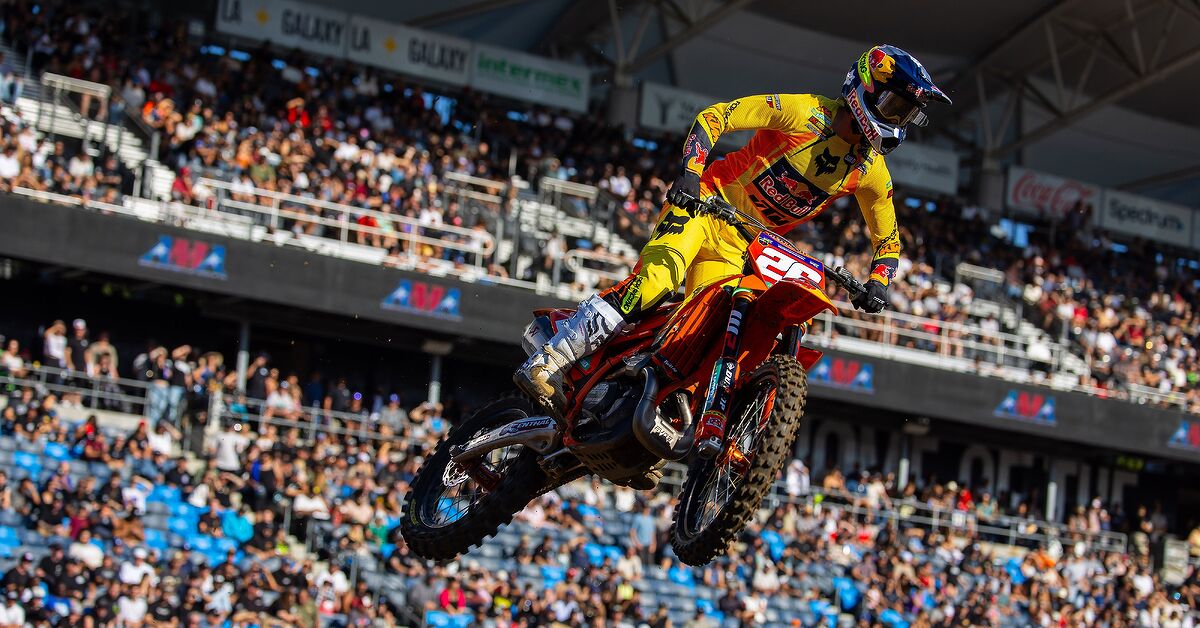 Jorge Prado takes SMX Playoff 2 and leads by 16 points