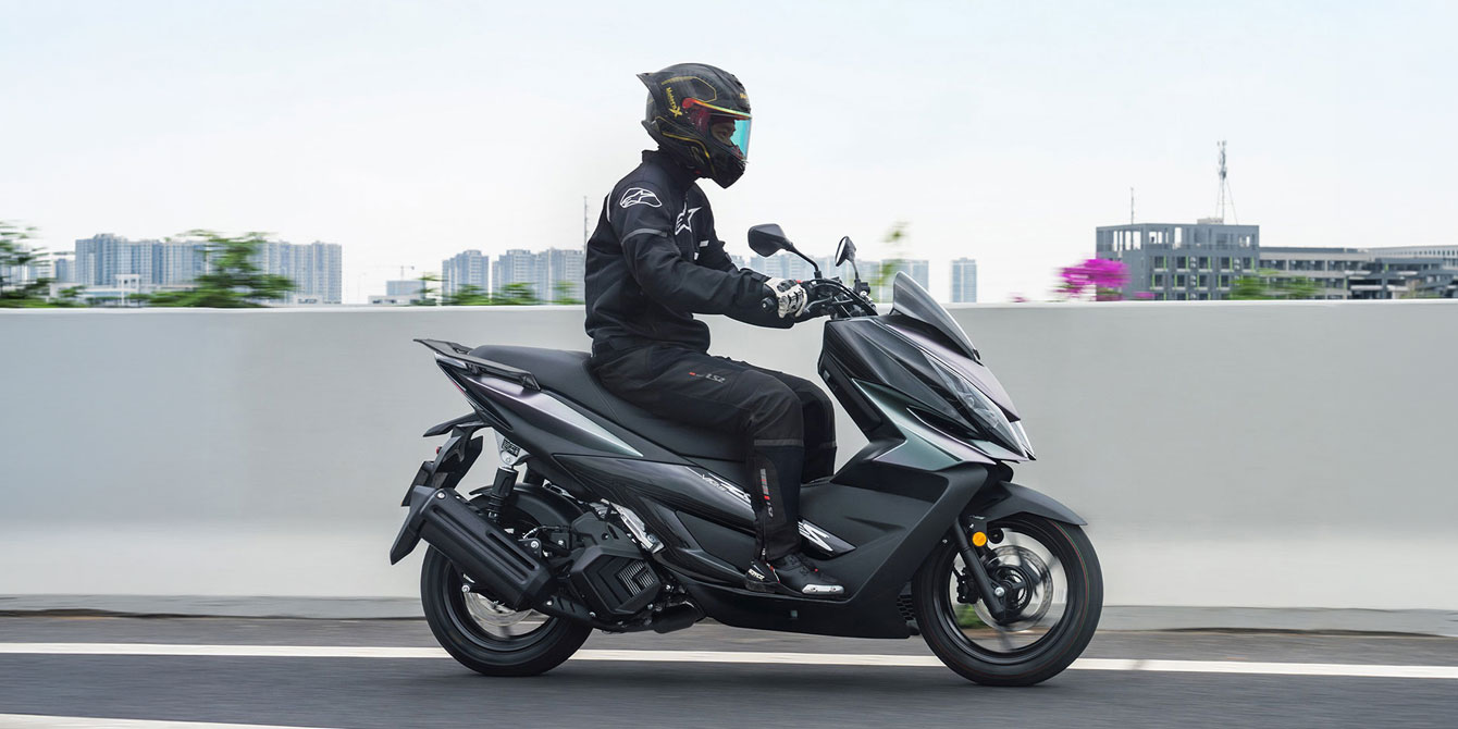 Zontes V125: test rides and exposed aluminium frame in Kallithea