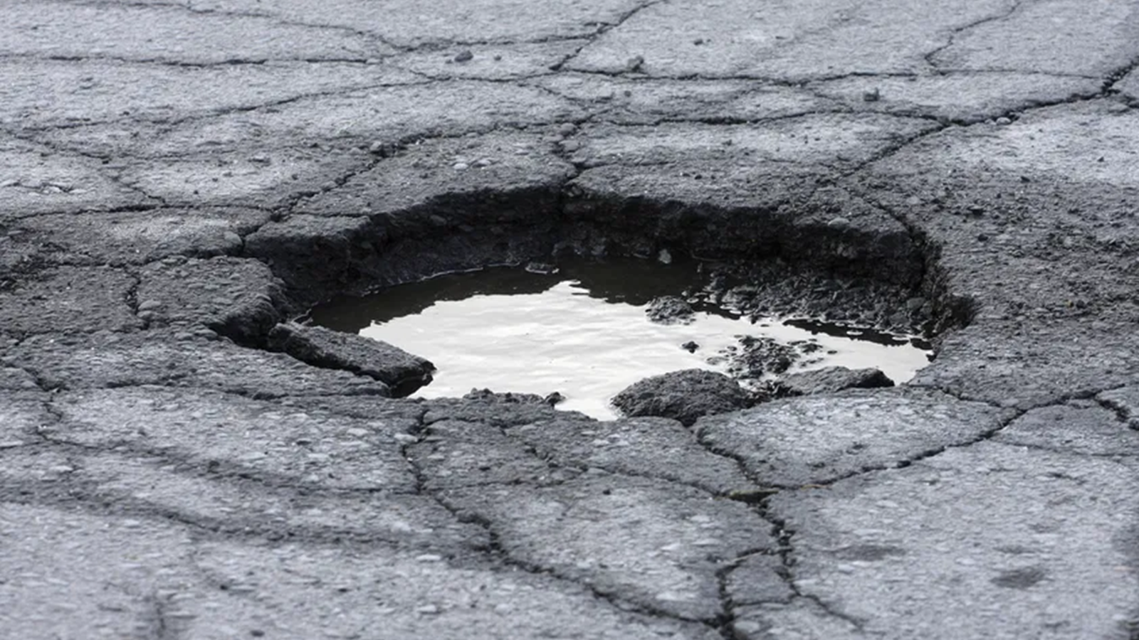 England plans nearly 7,000 miles of road resurfacing in 2026