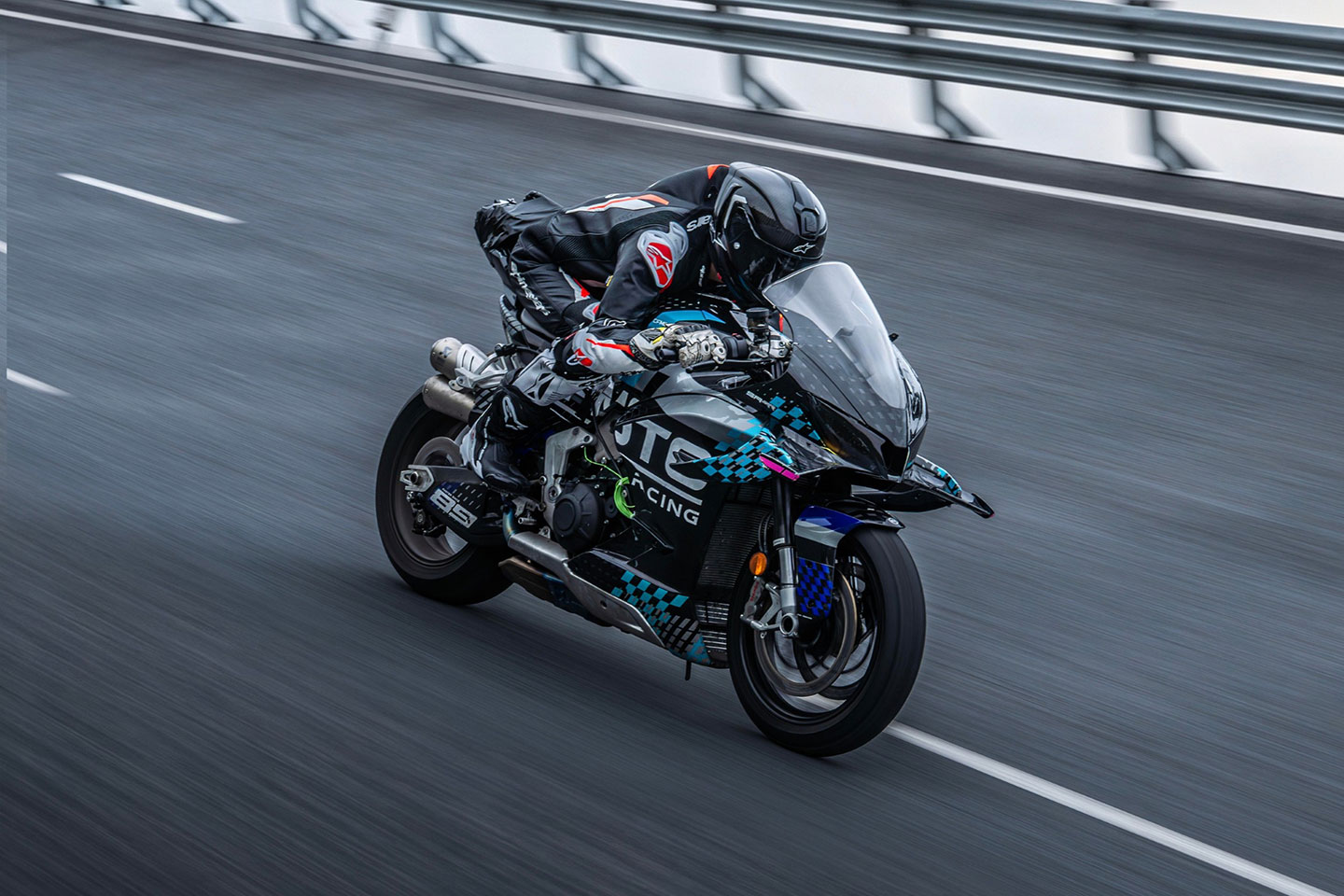 CFMoto V4 SR-RR superbike racing on track