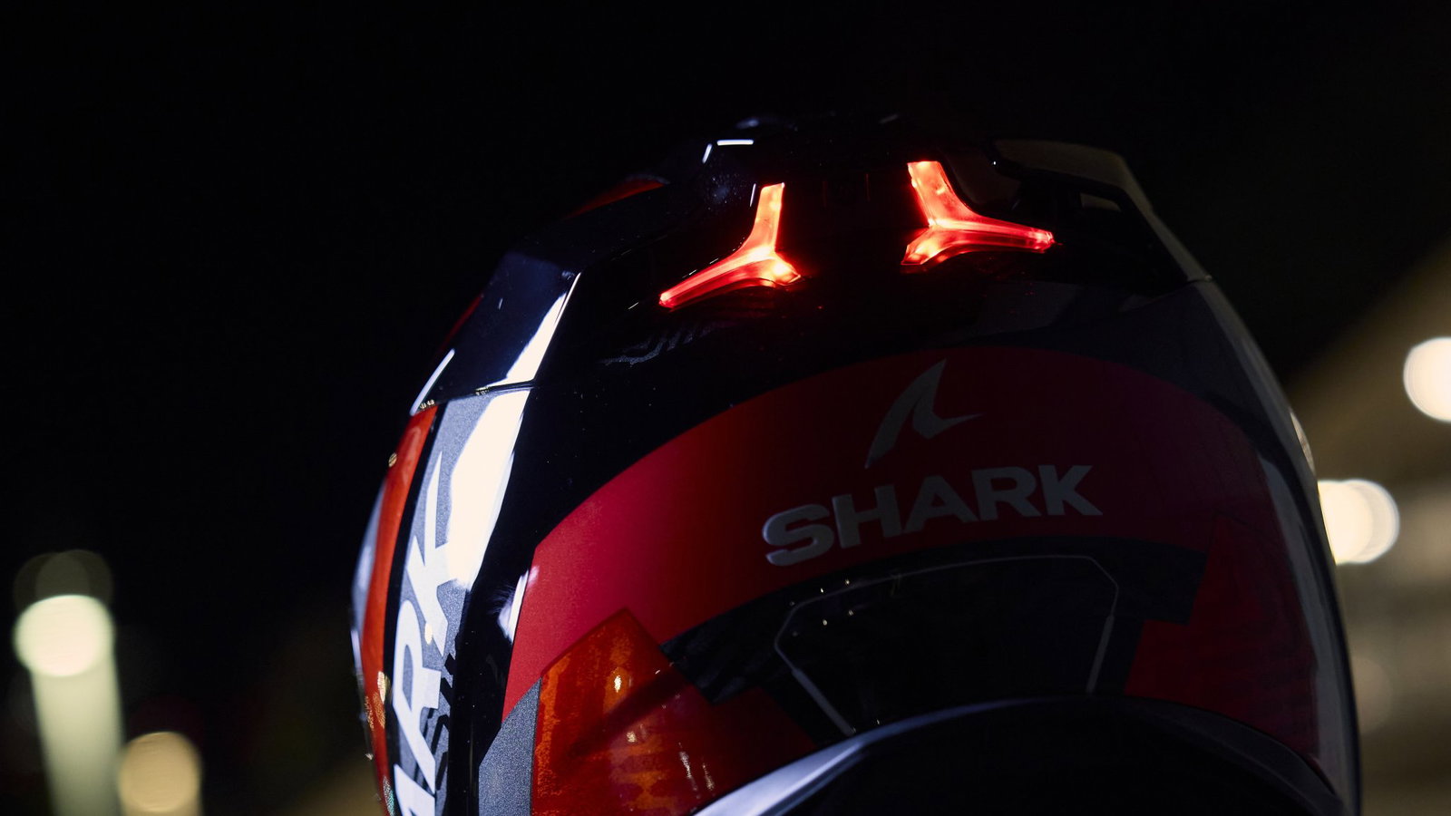 Shark SKWAL iCUP brings automatic brake lighting to a full-face helmet