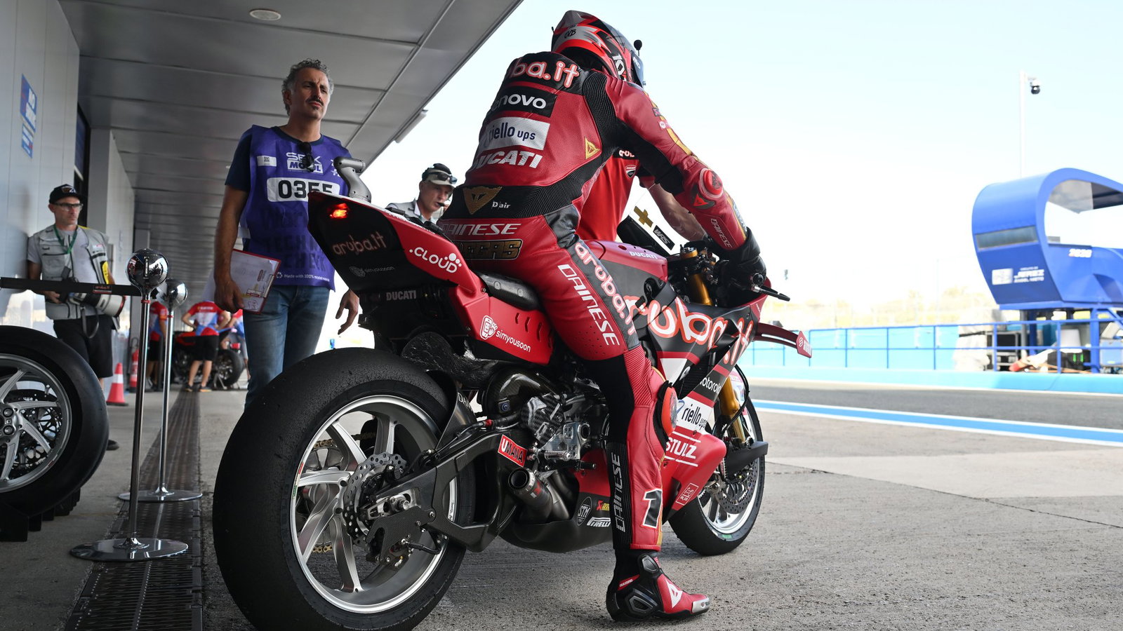 WorldSBK Jerez: Bulega wins as the fight for fourth stays open