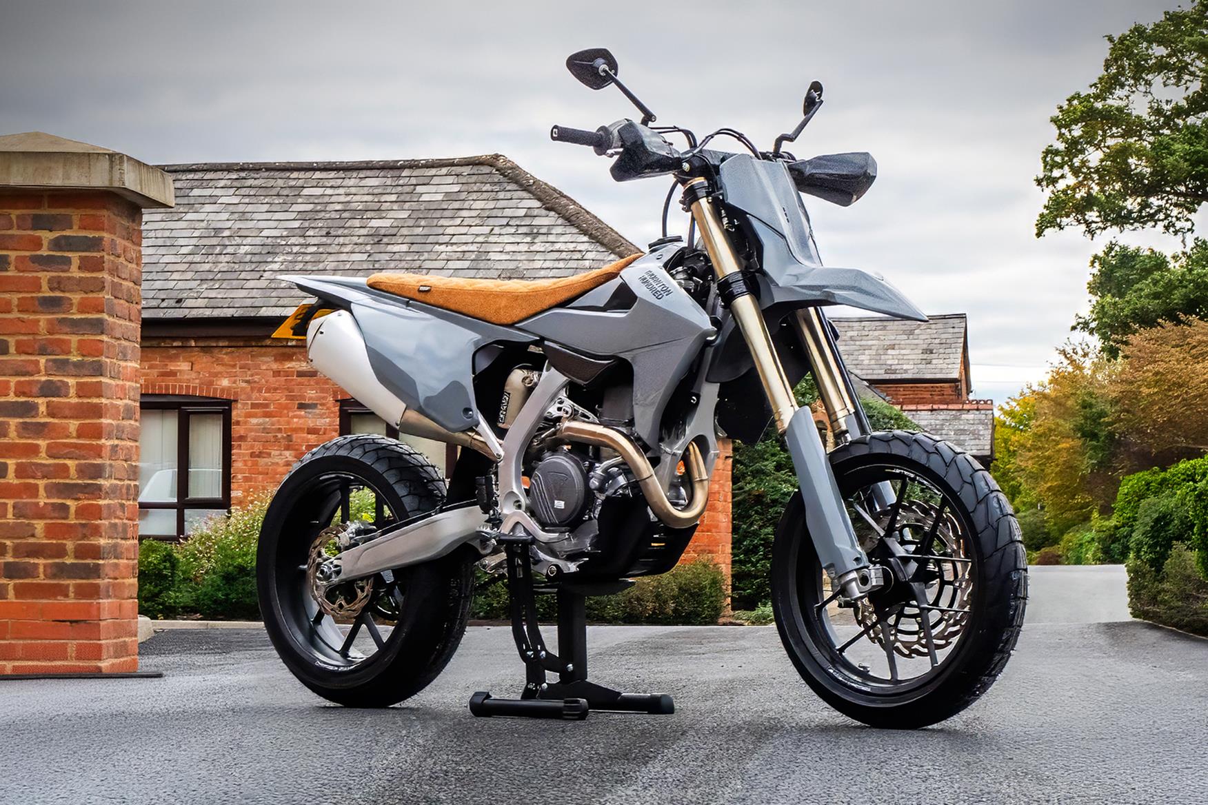 Η Triumph TF 450-E μεταμορφώνεται σε supermoto από τη Thornton Hundred
