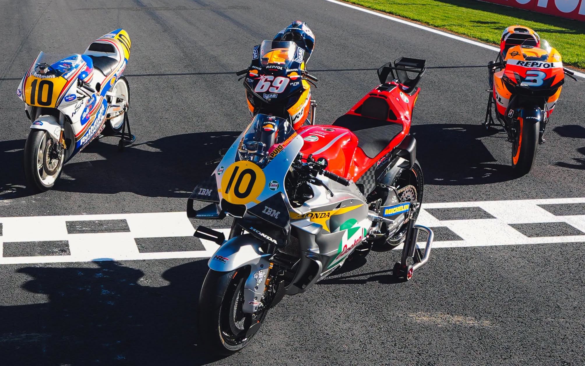 Honda brings the RC181 and 1960s colours back to Motegi