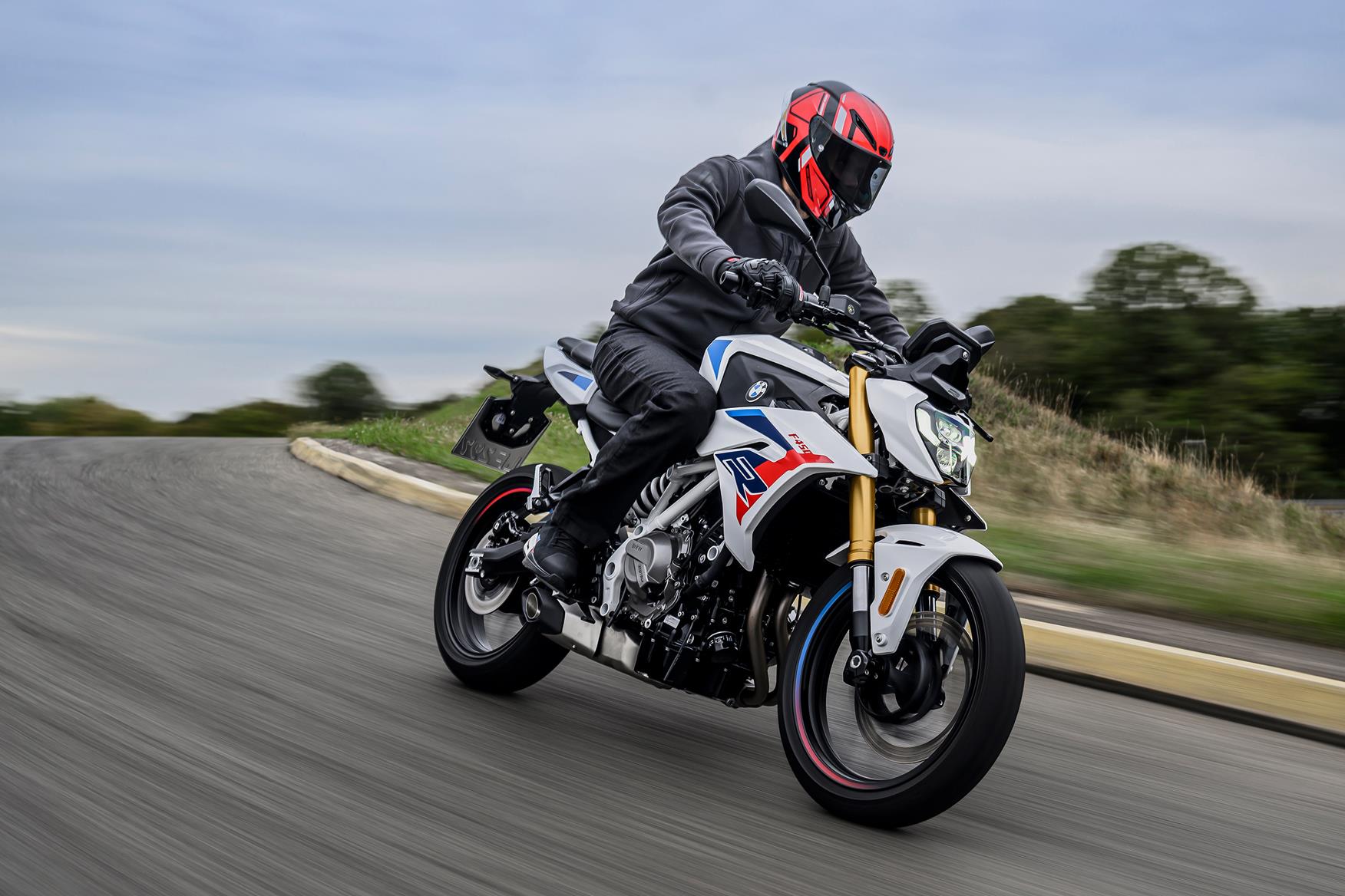 BMW F450R: a premium new choice for A2 riders