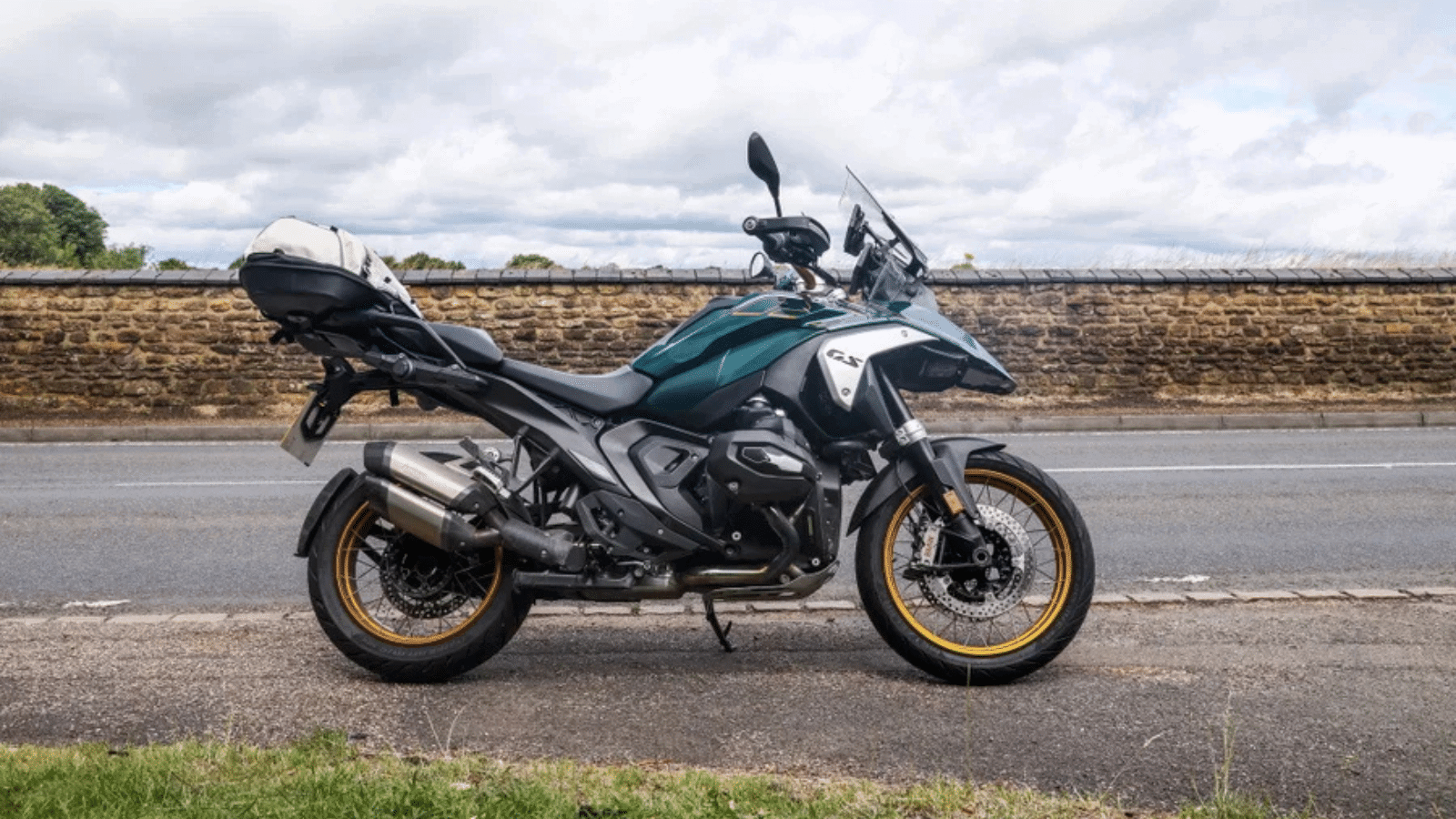 BMW R1300 GS returns to the top of the UK adventure market