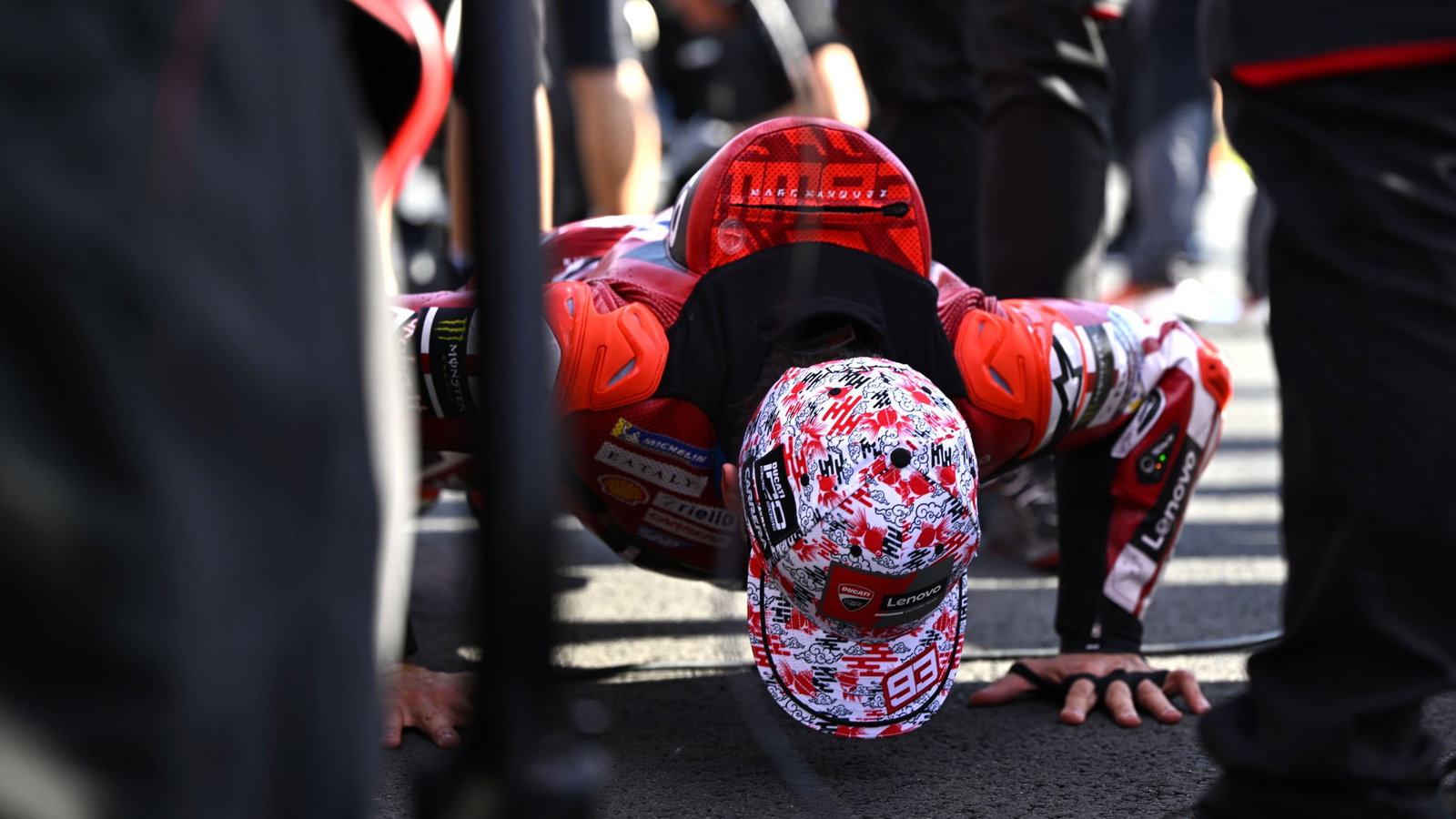 Ο Marc Marquez δοκίμασε push-ups πριν από το Sprint του Motegi