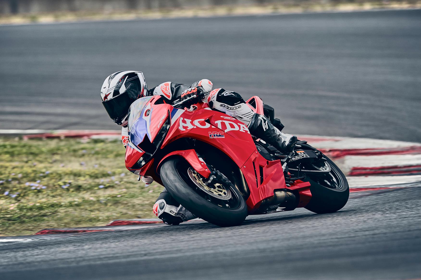 2027 Honda CBR600RR gets Fireblade brakes and a 5in TFT