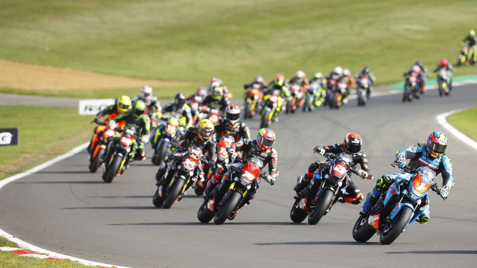 BMW F 900 R Cup 2027: έκπτωση £500 για τους συμμετέχοντες