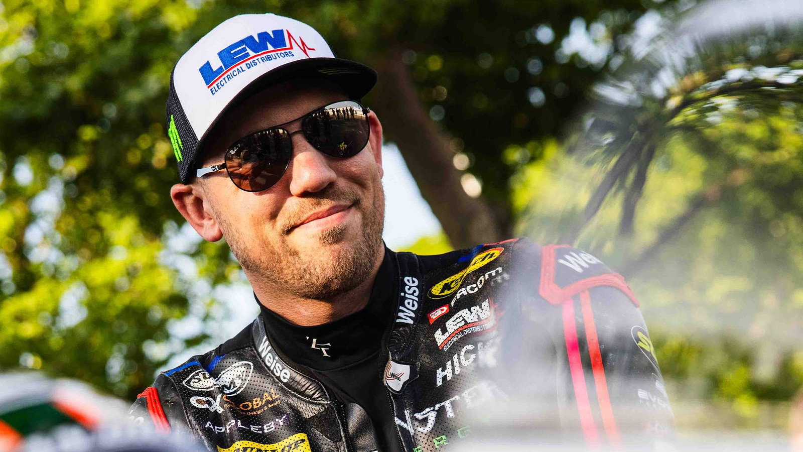 Ο Peter Hickman κλείνει την πόρτα του BSB για την 8TEN Racing