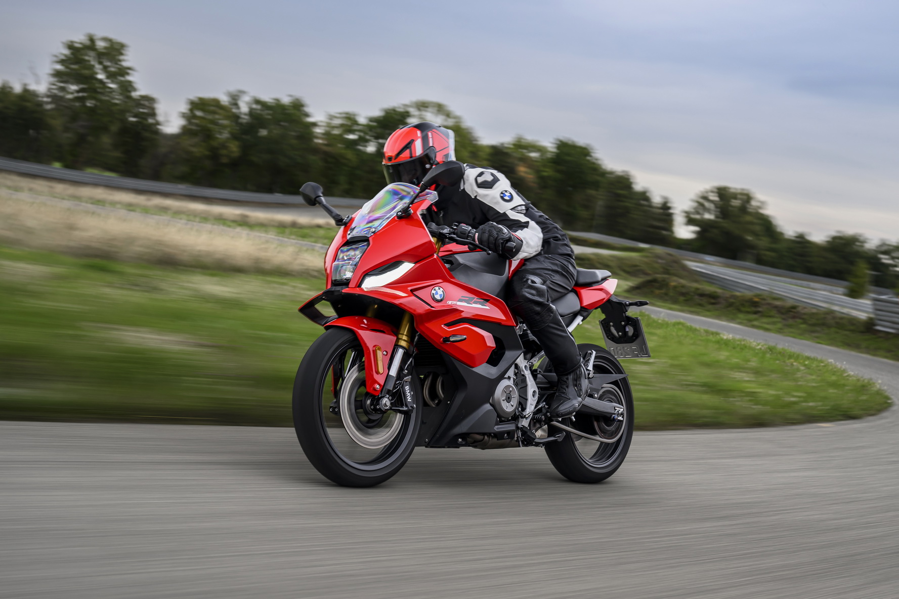 BMW F 450 RR brings 48 hp and 177 kg to the A2 class