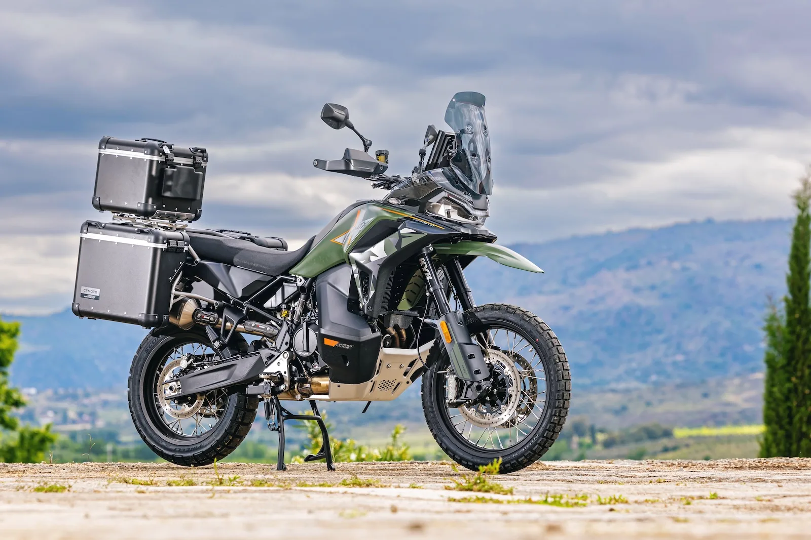 CFMOTO MT-X Travel Pack includes free three-case luggage set