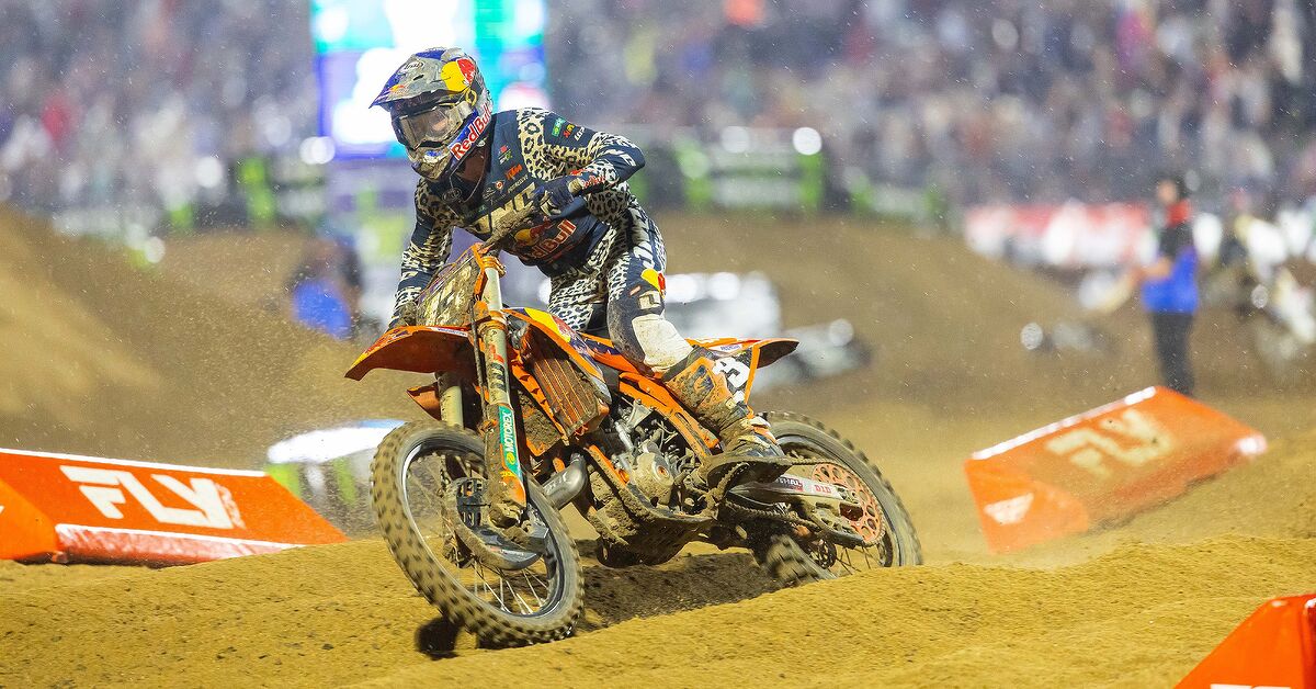 Η KTM τετραπλασιάζει την εργοστασιακή ομάδα SMX 250 για το 2027